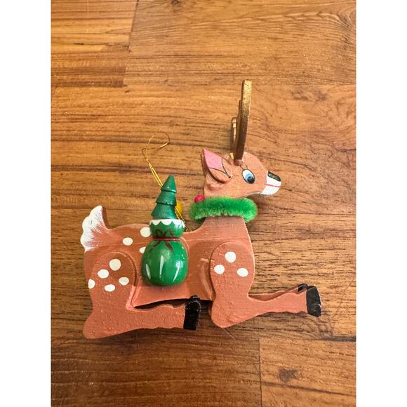 Vintage Wooden Christmas Reindeer With Wreath Around Neck Tree Ornament - Picture 1 of 6